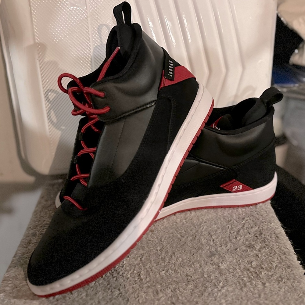 Nike shoes - Jordan Fadeaway - men’s size 11 - black & red
